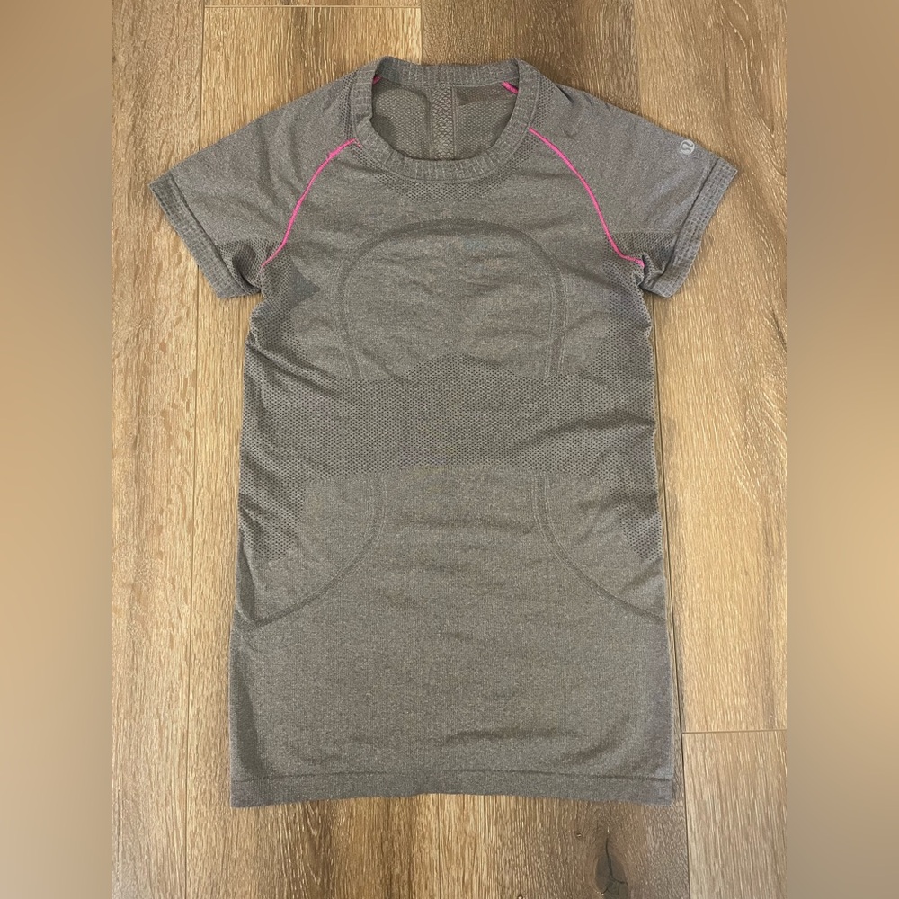 Vintage LULULEMON Swiftly Tech Short-Sleeve Shirt Top - Size 4 - Grey Pink
